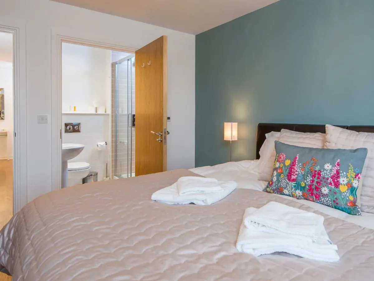 Pass The Keys Lovely 2 Bedroom Apartment In The Bay With A View Cardiff