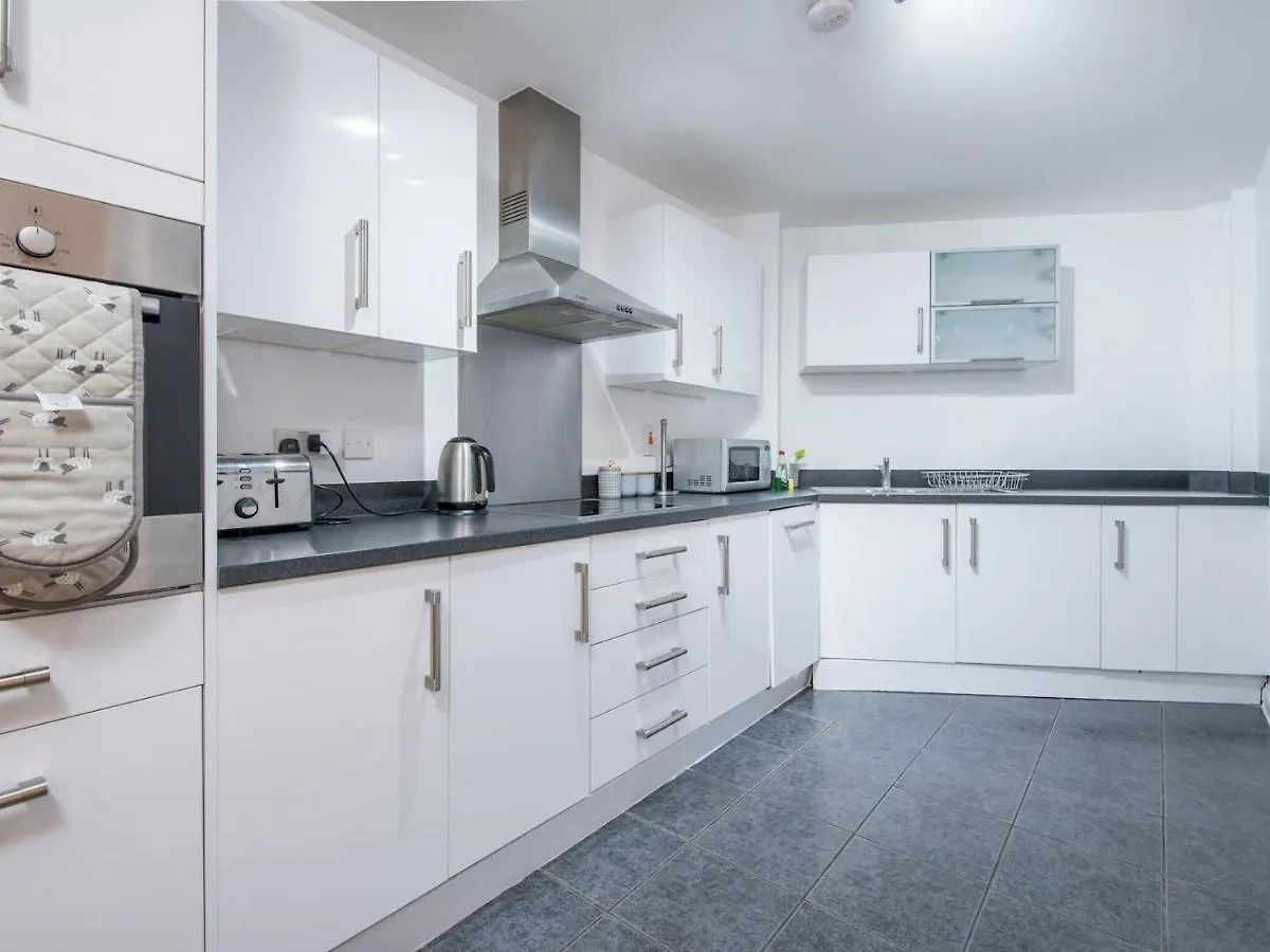 Pass The Keys Lovely 2 Bedroom Apartment In The Bay With A View Cardiff