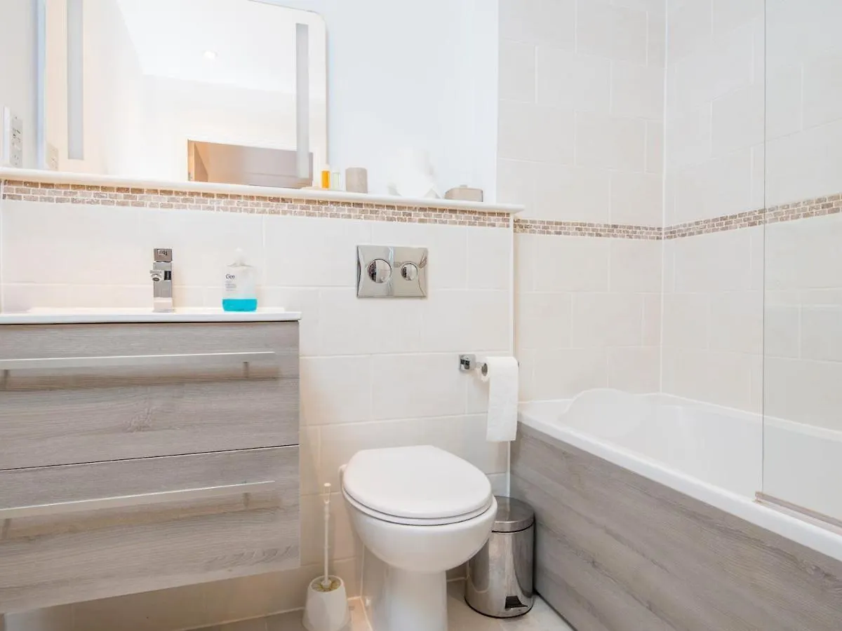 Pass The Keys Lovely 2 Bedroom Apartment In The Bay With A View Cardiff